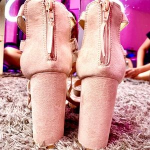 Women’s size 9 high heels WORE ONCE!